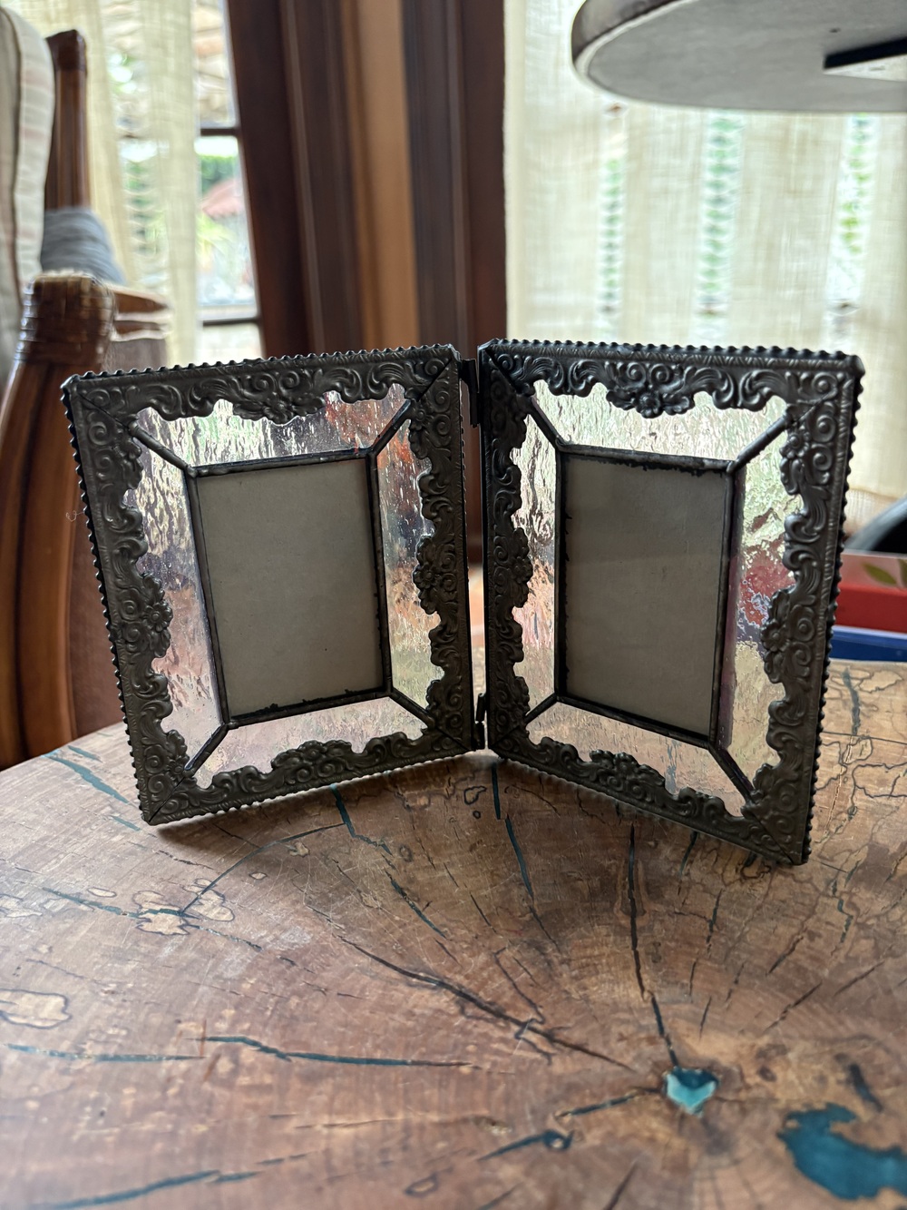 Glass and metal 2x3 double picture frame